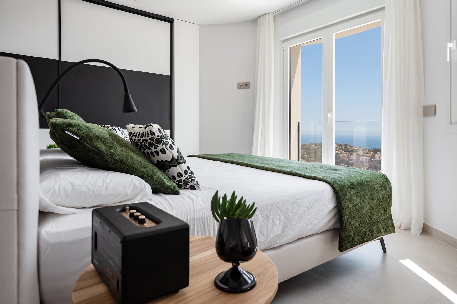 Master bedroom suite at Villa Vivelsu