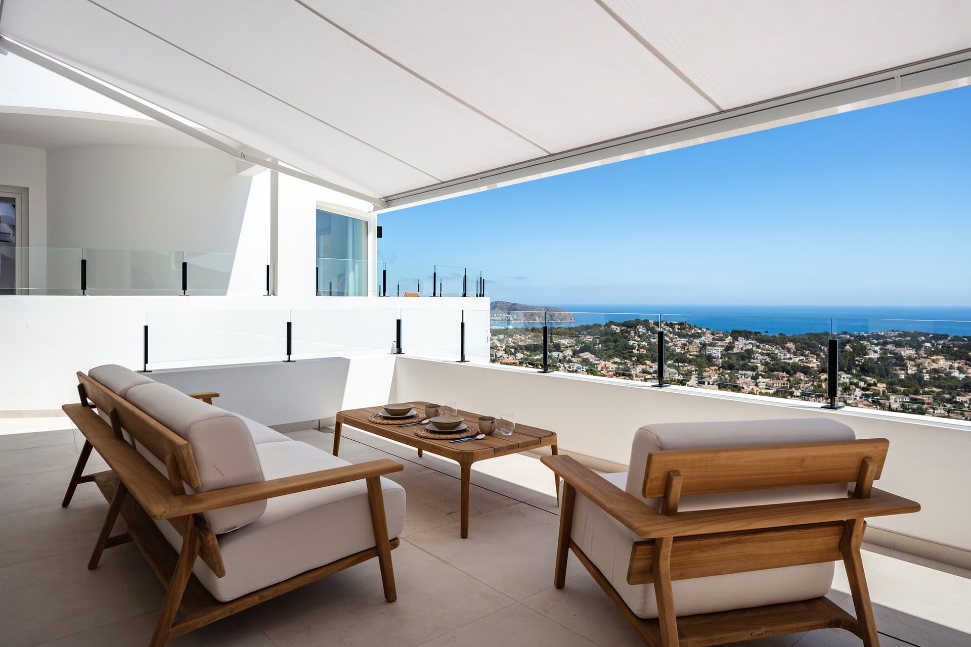 Villa Vivelsu terrace with panoramic Costa Blanca view